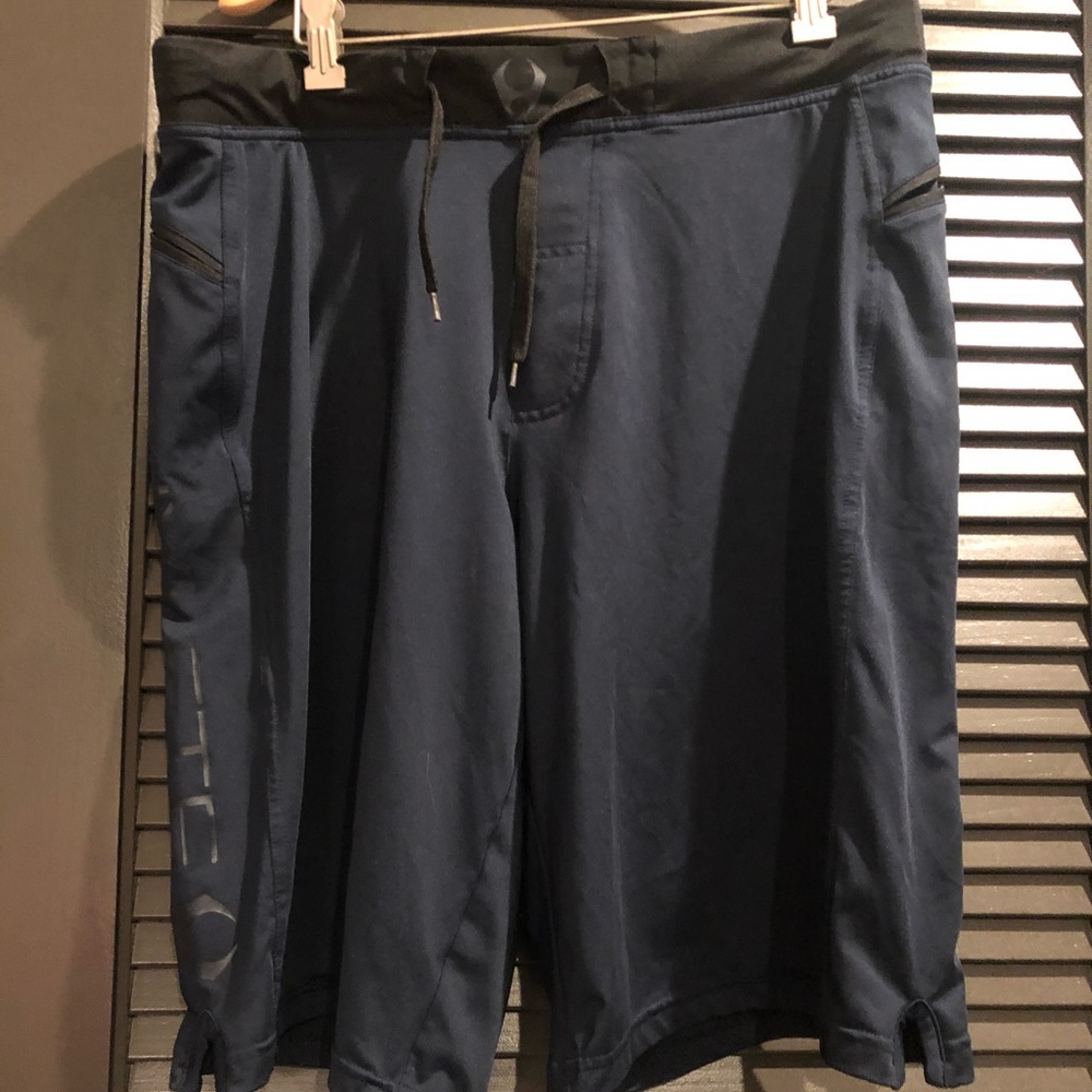 Navy blue Men’s Hylete shorts